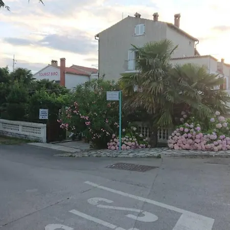 Near - Marica - Rovinj